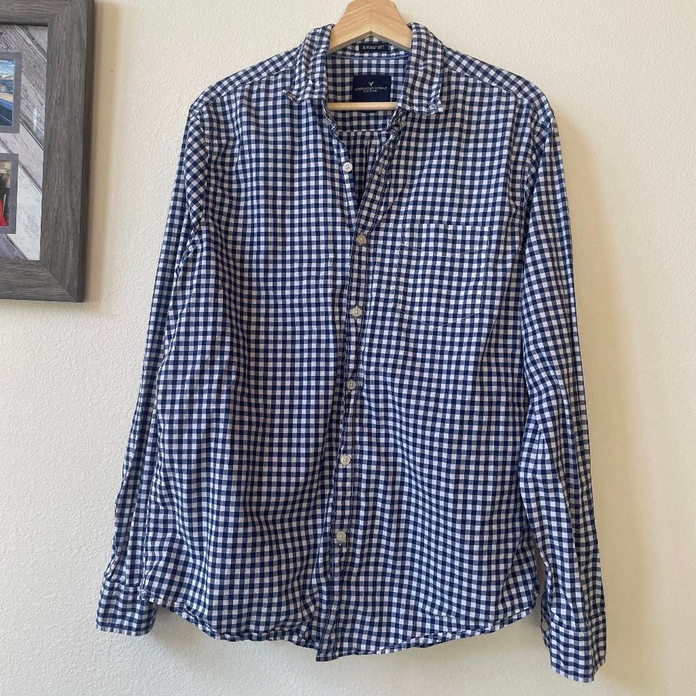 Long Sleeve American Eagle Button Down Blue and White Plaid Size Large